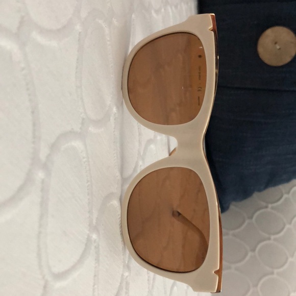 Tory Burch sunglasses white with gold trim, - Picture 4 of 4